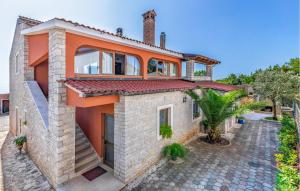 5 Bedroom Lovely Home In Sisan