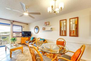 Walk to Nawiliwili Harbor Condo with Saltwater Pool