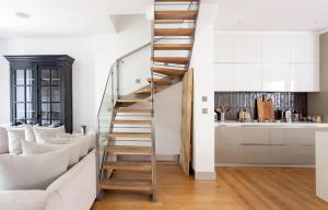 Iconic Residence in Little Venice with Private Garden