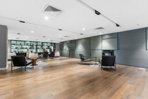 Modern 2BR City Escape, Walk to Everything