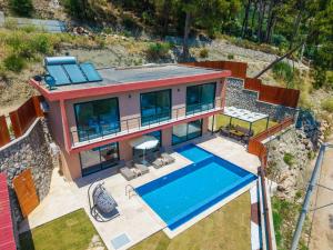 Villa Turalya - Kaş Islamlar Villa with a Pool