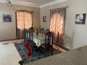 Whole floor in Villa with access to garden and BBQ