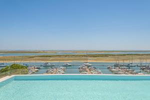 Marina Vista - Modern 1BDR w Gym - Marina & Pool Views