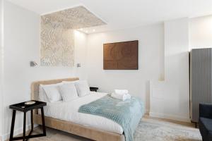 Bright Dockside Studio Harbour & Ship Views