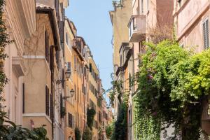 Baccina Apartment by Rental in Rome