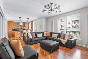 Central 2BR Park Royal Apartment with Balcony and Parking