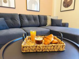 Cosy apartment next to Larissa station 100Mbps & Balcony