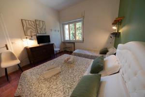 Exclusive Lake Garda Apartments with Panoramic Pool & Parking