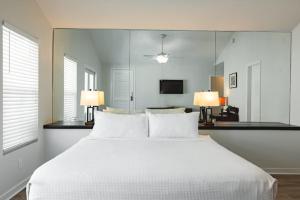 NEW! Villa Positano - Duval Square Condo, Pool, Hot Tub & Parking - 4hvězdičkové hotely ve městě Key West