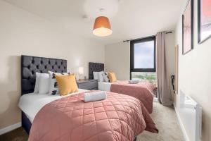 Skyline Old Trafford flat by City SuperHost