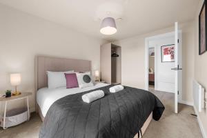 Skyline Old Trafford flat by City SuperHost