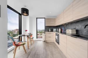 Skyline Old Trafford flat by City SuperHost