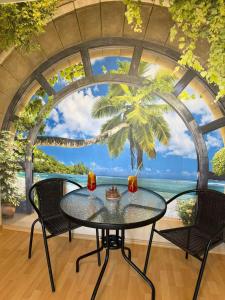 TROPIC BEACH apart