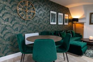 2 Flats - Opposite Principality Stadium