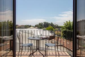 Stylish & Sunny 2BR near Heroísmo by LovelyStay