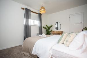 Vacant Nest The South End Spacious Smart TV