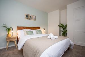 Vacant Nest The South End Spacious Smart TV