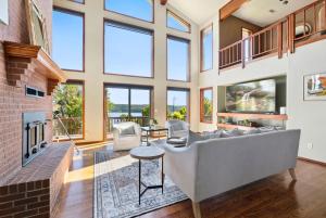 cARpe diem-Stunning Lake Views-2mi to Boat Ramp - 3hvězdičkové hotely ve městě Rogers