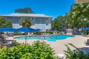 Walk to Beach - Fiddlers Apartment - 2 Pools