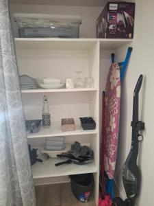 Charmant studio RDC avec terrasse, parking & cuisine équipée