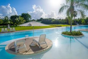 Comfy Retreat Balcony Grill Pool