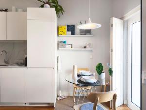 D858 - comfort near downtown - AC & balcony