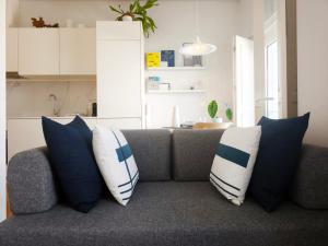 D858 - comfort near downtown - AC & balcony