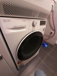 MHYL Cosy Townhouse in Richmond 1 parking