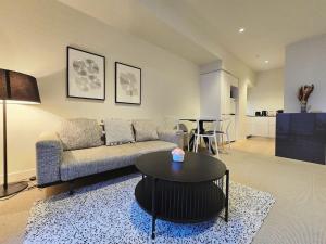 MHYL CBD Private Warm Cozy 2b1b Apt