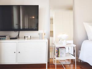 D858 - comfort near downtown - AC & balcony