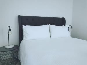 MHYL Private Lv 66 Skyline2BR V Market MEL Central Uni