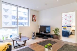 MHYL 1BR QV MelCentral State Library China town