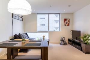 MHYL 1BR QV MelCentral State Library China town