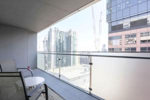 MHYL CBD Stylish 2B2B Apartment large balcony