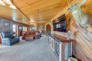 Stunning Mountain Views Spacious Cabin in Dubois!