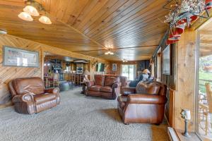 Stunning Mountain Views Spacious Cabin in Dubois!