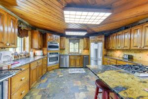 Stunning Mountain Views Spacious Cabin in Dubois!