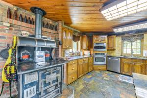 Stunning Mountain Views Spacious Cabin in Dubois!