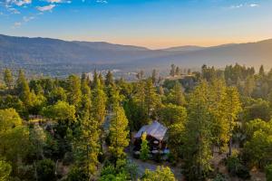 Vintage Sunset Villa by Bass Lake 17 miles from Yosemite National Park
