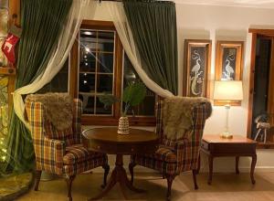 Vintage Sunset Villa by Bass Lake 17 miles from Yosemite National Park