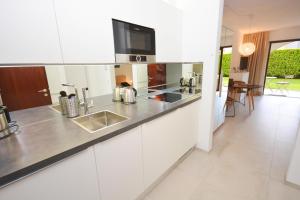 Sabrina 09 by Fewotessin