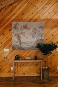 "Alpine Hills" Cozy Hideaway RRG Cabin w Hot Tub