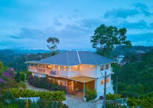 Munnar Ice Pellets Resort with Pool by VOYE HOMES