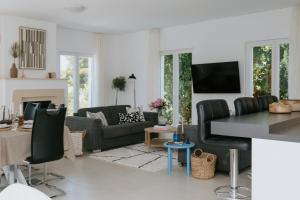 Villa Aurelia by Domus Mirus - Rooftop Cinema & Pool & 6 Minute Walk to Beach