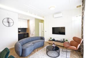 Lonyay Downtown Apartment by FirstHost