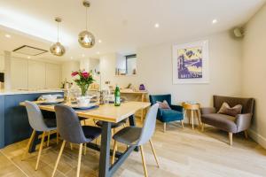 Luxury 3-Bed Apartment - Spacious, Stylish Stay