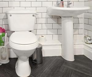 2 Bed Flat - Sleeps 4 - Pets - Parking - Wifi