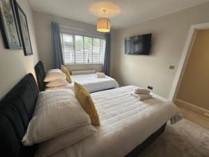 Modern homely well equipped 2BR bungalow next to the racecourse free parking