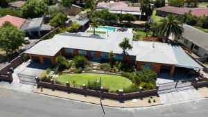 Garten Wohnung mit Pool, 2 Schlafzimmer