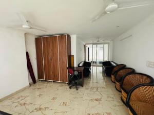 1000 sqft ONE BHK BIG FLAT with 2 Balcony